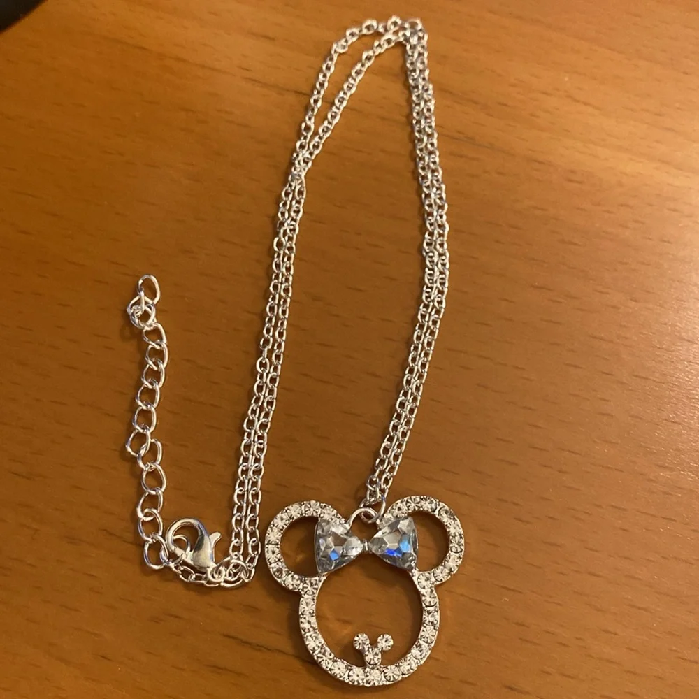 Unbranded elegant silver